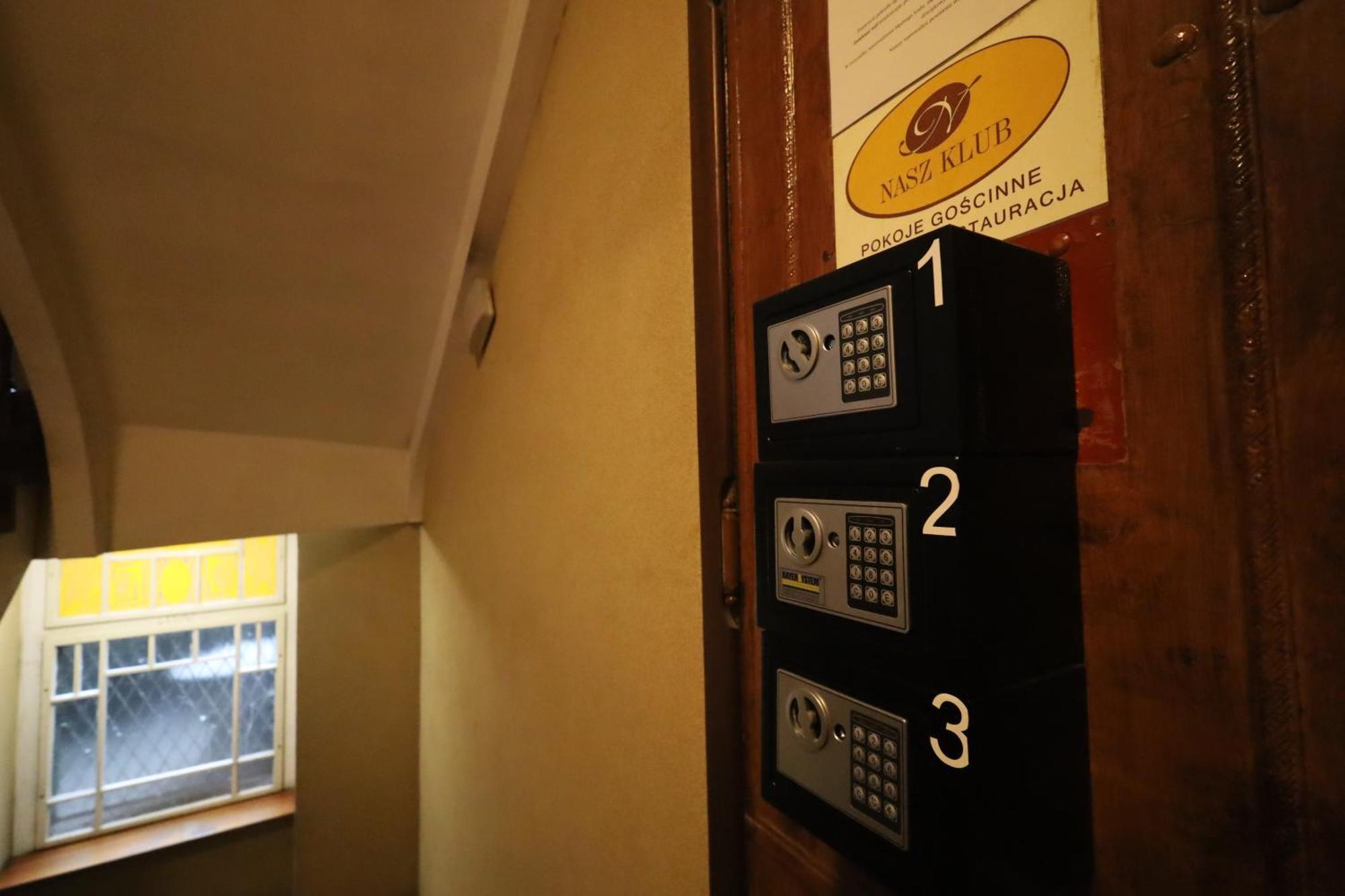 Nasz Klub - Pokoje Goscinne พอซนาน ภายนอก รูปภาพ