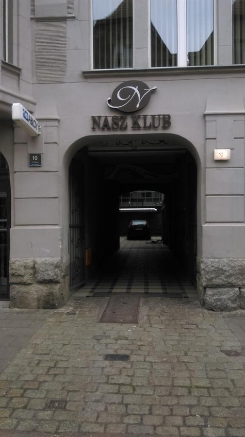 Nasz Klub - Pokoje Goscinne พอซนาน ภายนอก รูปภาพ